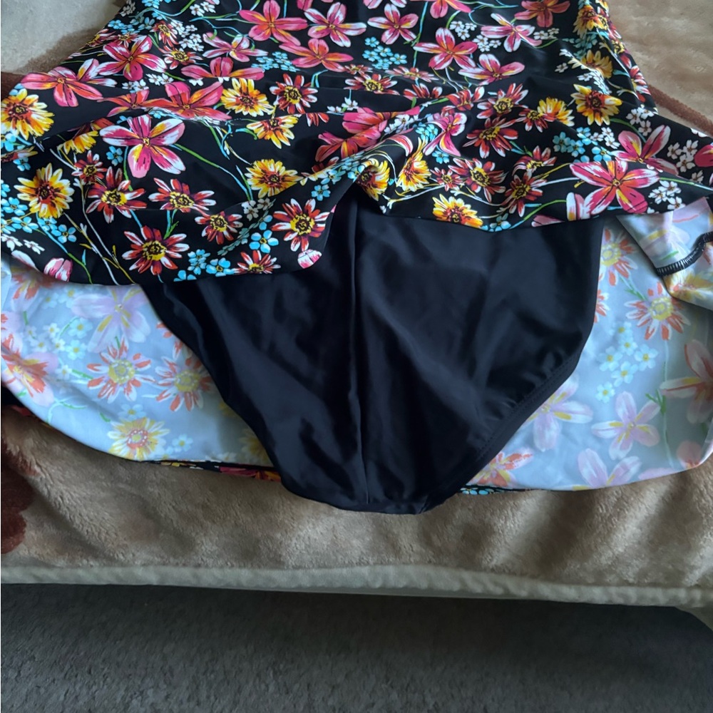 Chic Black and Pink One Piece Swimsuit with Floral Design - Picture 7 of 10